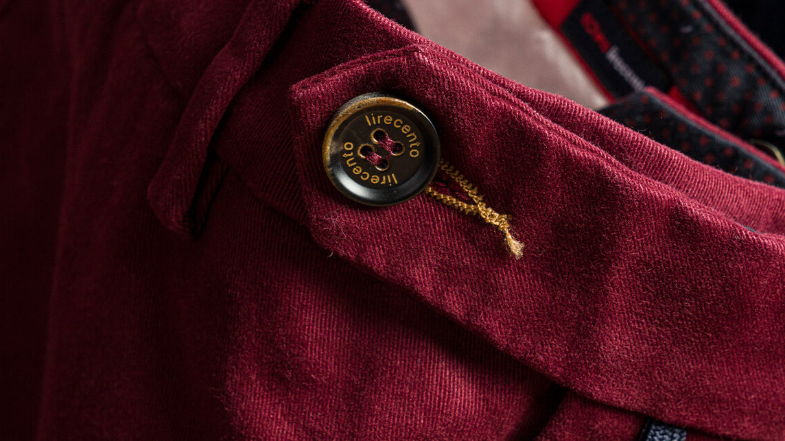 abbinare pantaloni bordeaux uomo