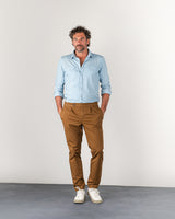 Pantalone chino con coulisse in gabardina di cotone medio marrone terra di Siena regular fit