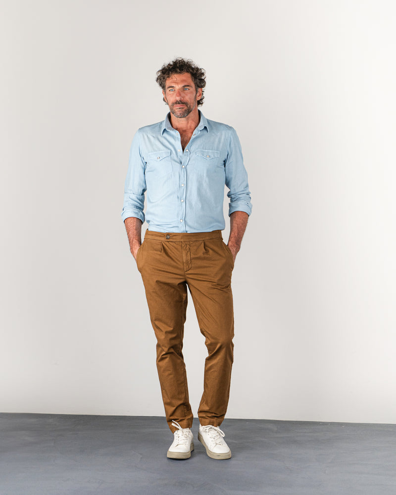 Pantalone chino con coulisse in gabardina di cotone medio marrone terra di Siena regular fit