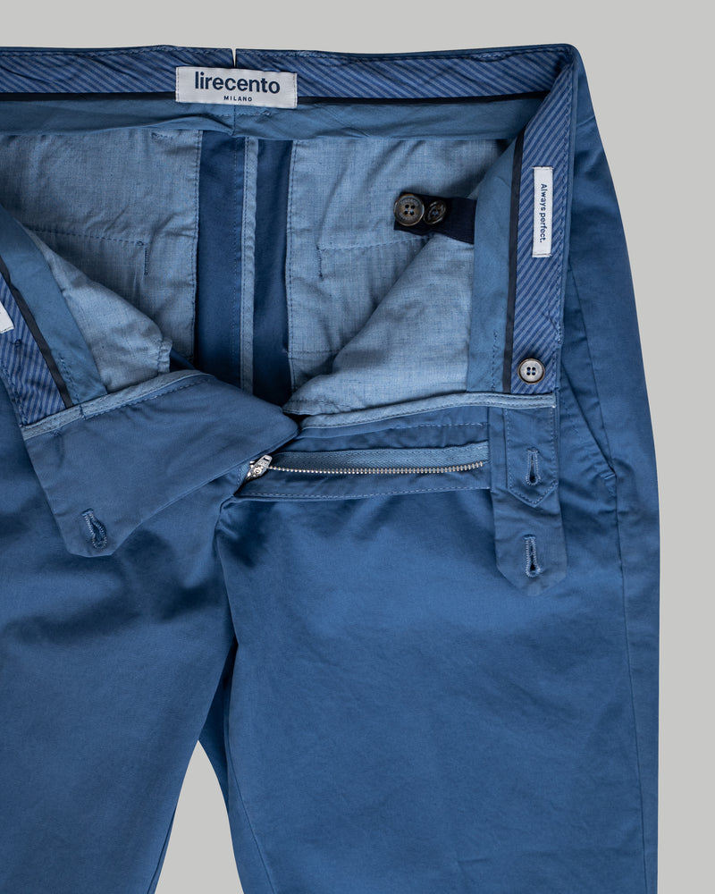 Pantalone chino in gabardina di cotone pesante blu avio slim fit