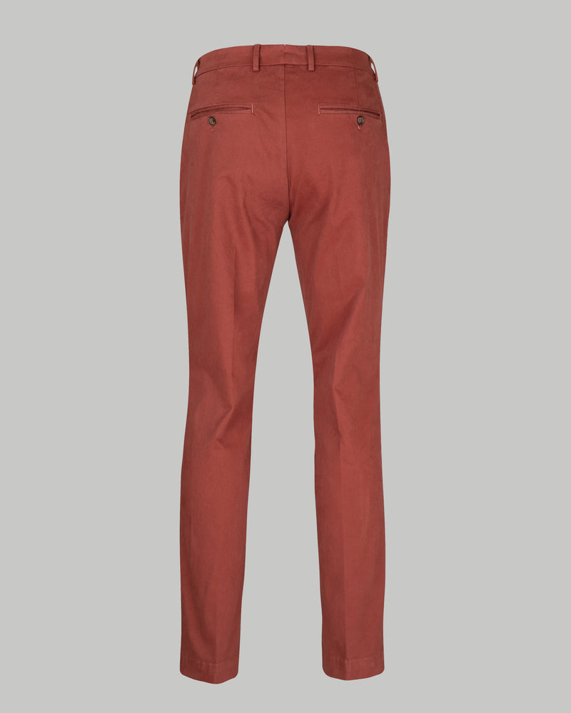 Pantalone chino in gabardina di cotone pesante marrone terra di Siena bruciata slim fit