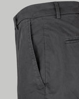 Pantalone chino in gabardina di cotone pesante grigio scuro slim fit