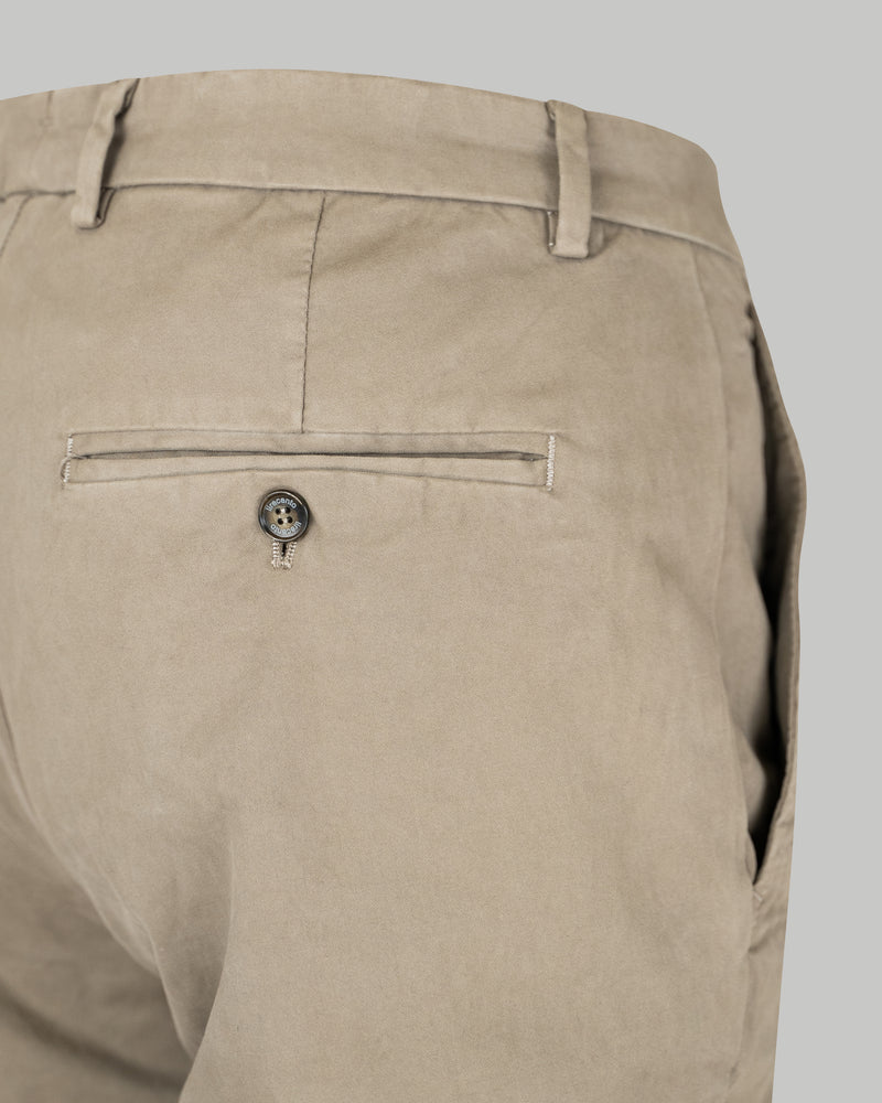 Pantalone chino in gabardina di cotone pesante beige talpa slim fit