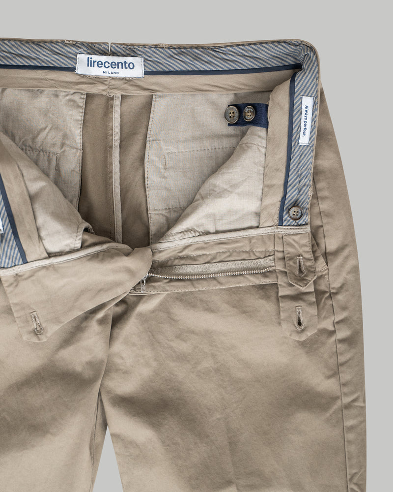 Pantalone chino in gabardina di cotone pesante beige talpa slim fit