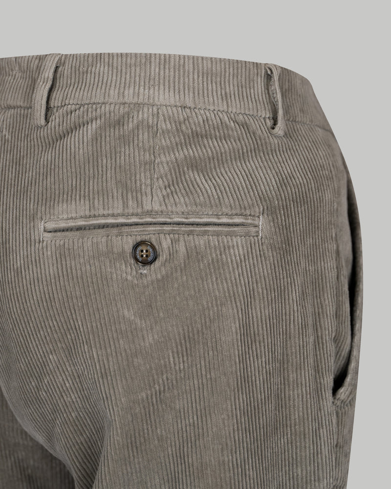 Pantalone chino in velluto di cotone pesante a costa larga francese grigio tortora slim fit