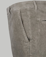 Pantalone chino in velluto di cotone pesante a costa larga francese grigio tortora slim fit