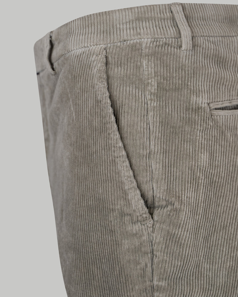 Pantalone chino in velluto di cotone pesante a costa larga francese grigio tortora slim fit