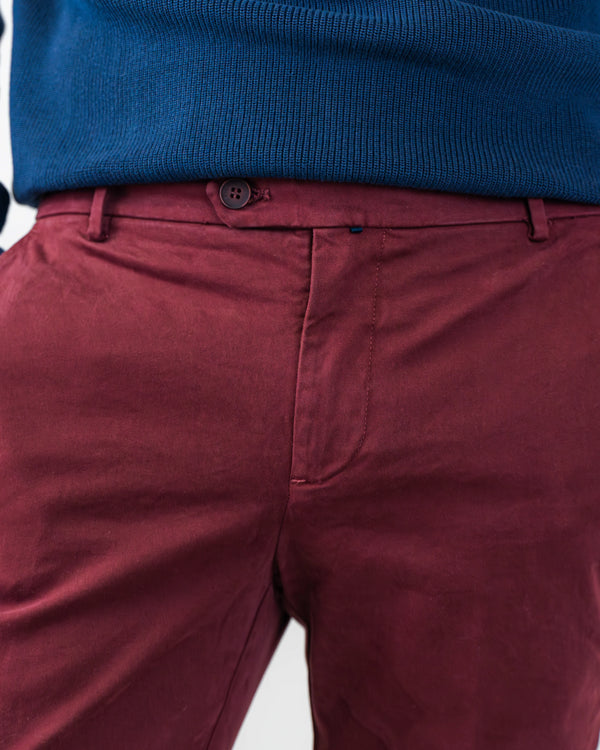 Pantalone chino in gabardina di cotone pesante bordeaux slim fit