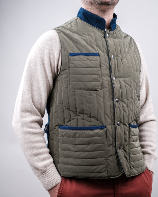 Gilet trapuntato in tessuto tecnico e denim di cotone con collo coreano