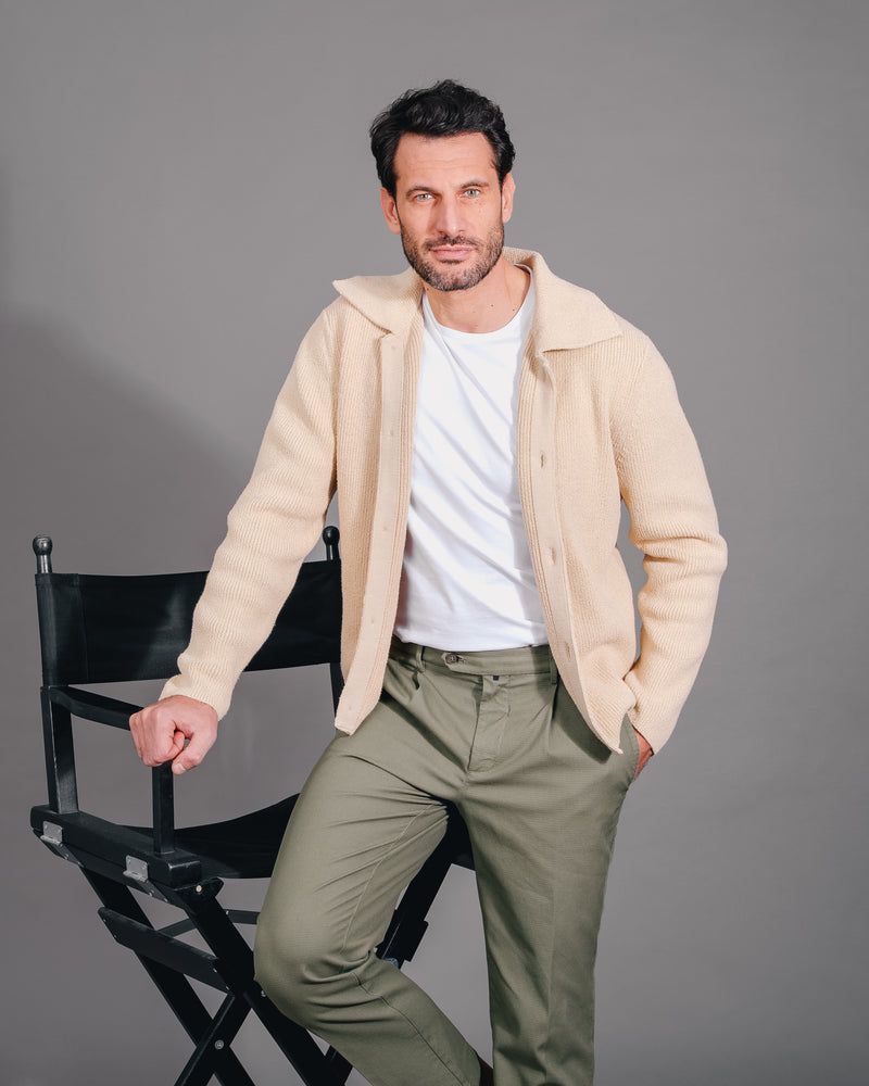 Pantalone chino con pince in cotone piquet medio verde muschio regular fit
