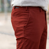 Pantalone chino in gabardina di cotone medio rosso mattone slim fit