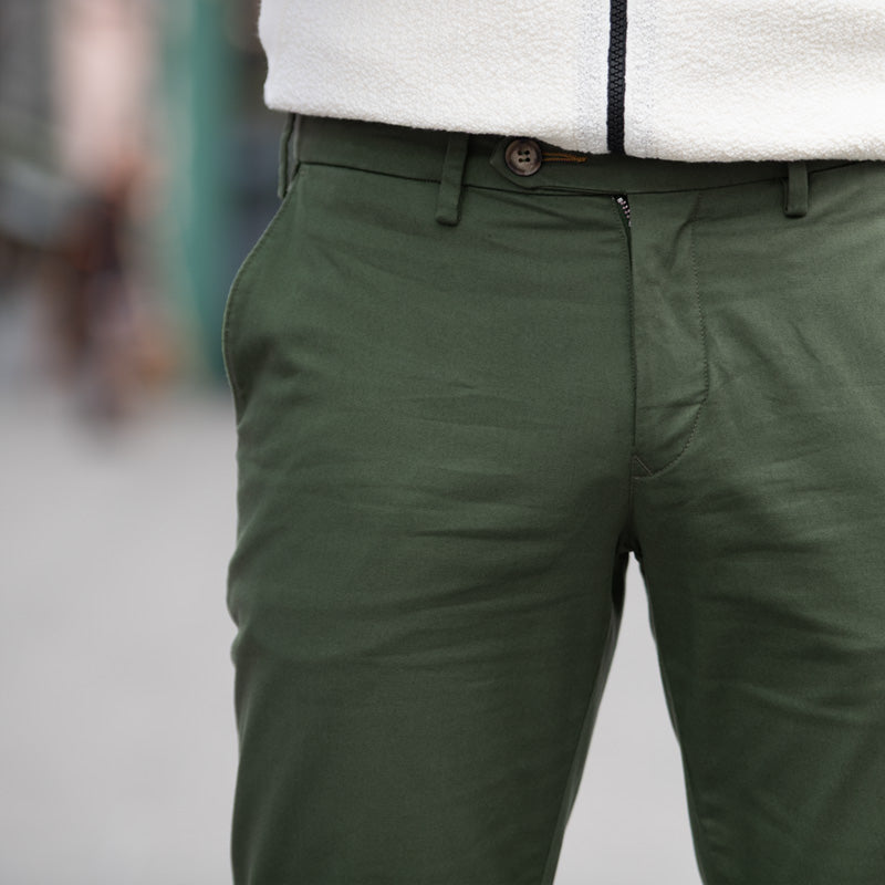 Pantalone chino in gabardina di cotone medio verde abete slim fit