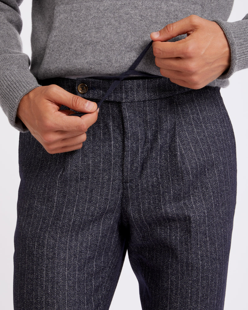Pantalone chino con coulisse in lana pesante blu gessato straight fit