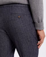 Pantalone chino con coulisse in lana pesante blu gessato straight fit
