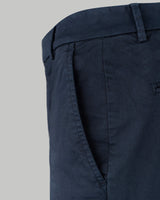 Pantalone chino in gabardina di cotone medio blu slim fit