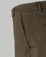 Pantalone chino in gabardina di cotone medio marrone verde oliva slim fit