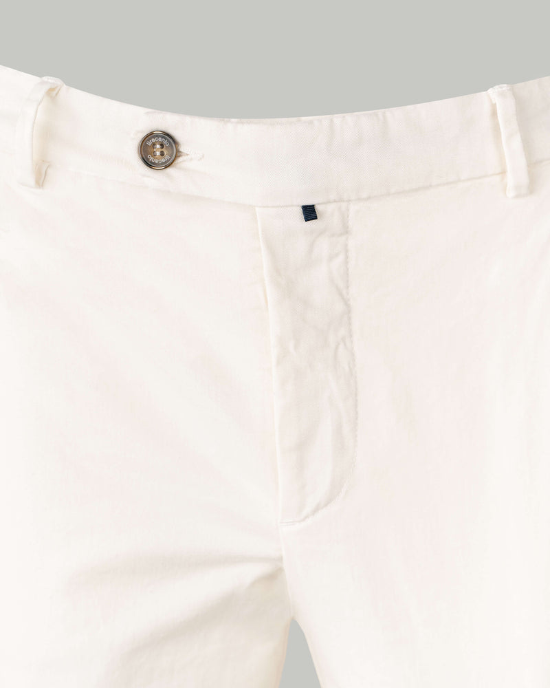 Pantalone chino in gabardina di cotone medio bianco panna slim fit