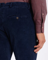 Pantalone chino in velluto a costa larga alternata pesante blu notte straight fit