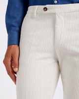 Pantalone chino in velluto a costa larga alternata pesante bianco panna straight fit