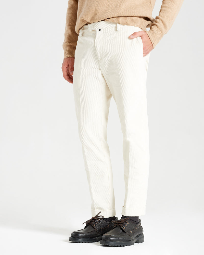 Pantalone chino con risvolto in velluto a costa larga francese pesante bianco panna regular fit