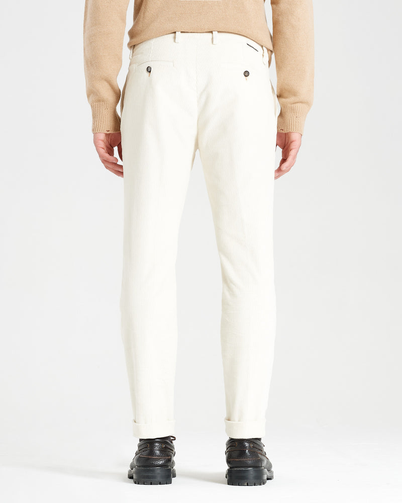 Pantalone chino con risvolto in velluto a costa larga francese pesante bianco panna regular fit