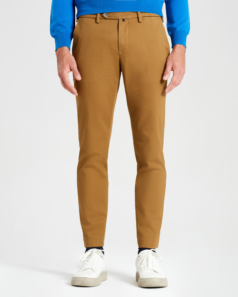 Pantalone chino in gabardina di cotone pesante marrone caramello slim fit