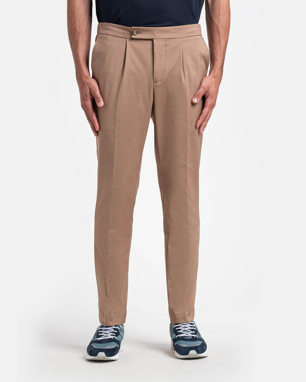 Pantalone chino con coulisse in cotone e nylon leggero marrone fango regular fit