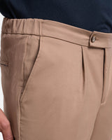 Pantalone chino con coulisse in cotone e nylon leggero marrone fango regular fit