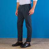 Pantalone chino con doppia pince in gabardina di cotone medio blu regular fit