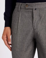 Pantalone chino con pince in flanella di cotone pesante grigio medio regular fit