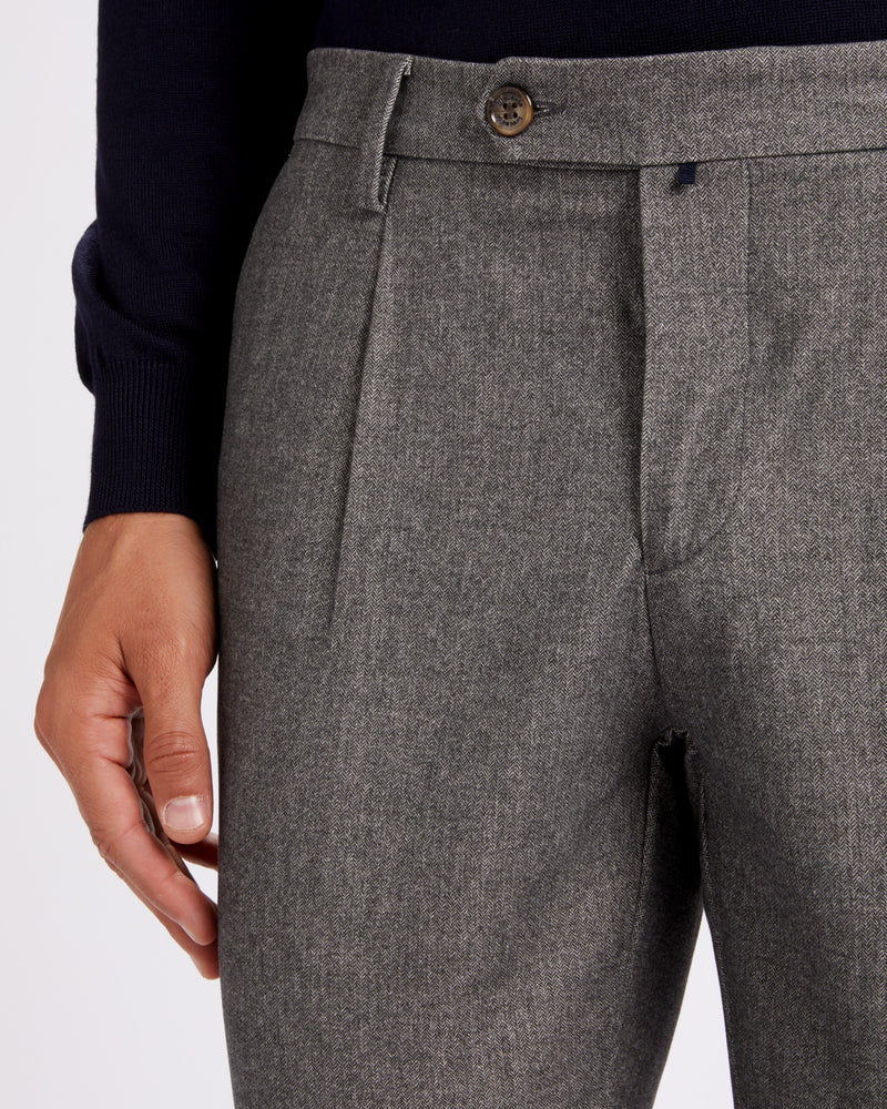 Pantalone chino con pince in flanella di cotone pesante grigio medio regular fit