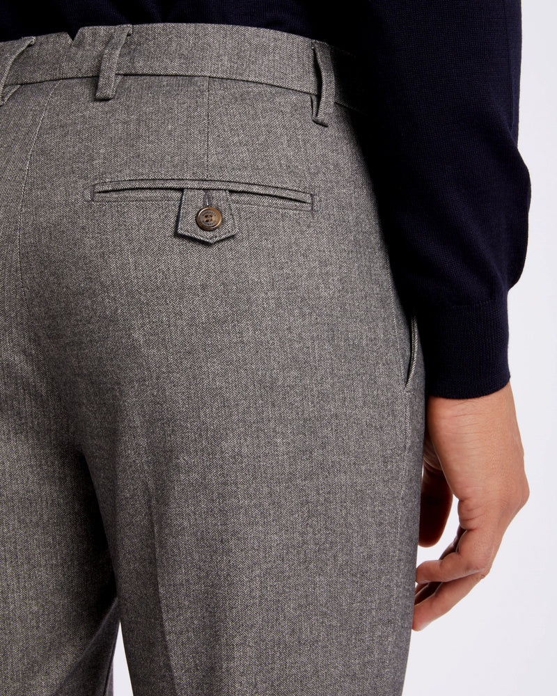 Pantalone chino con pince in flanella di cotone pesante grigio medio regular fit