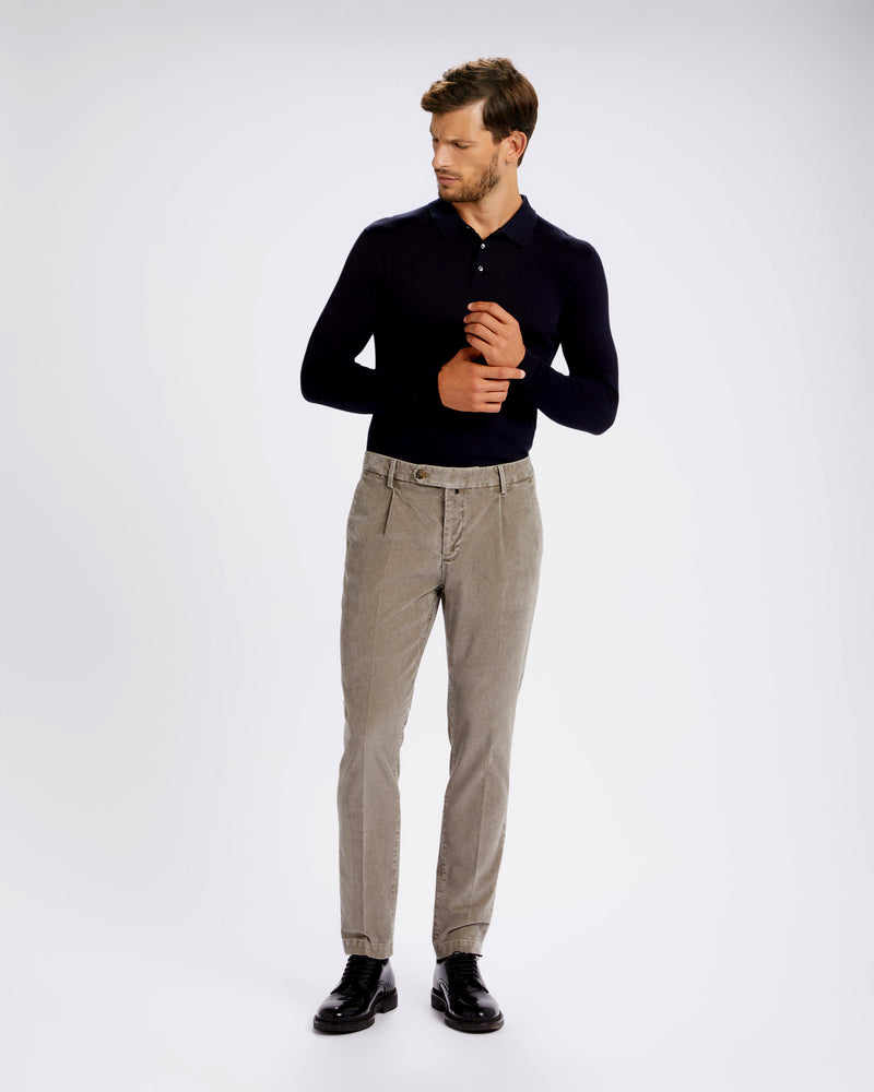 Pantalone chino con pince in velluto millerighe a costa fine pesante grigio tortora regular fit