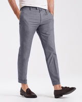 Pantalone chino con risvolto in cotone leggero grigio medio regular fit