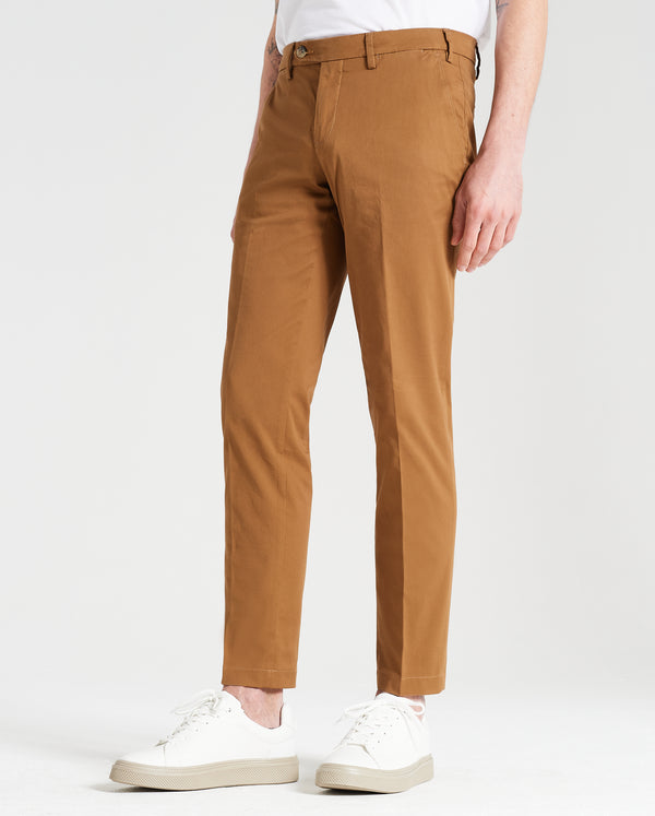 Pantalone chino in gabardina di cotone medio marrone terra di Siena slim fit