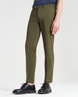 Pantalone chino in gabardina di cotone medio verde oliva slim fit