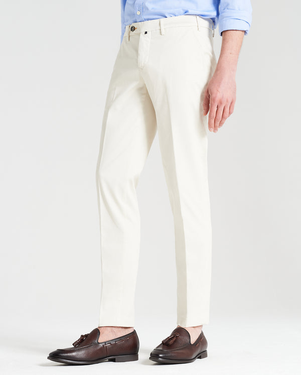 Pantalone chino in gabardina di cotone medio bianco panna slim fit