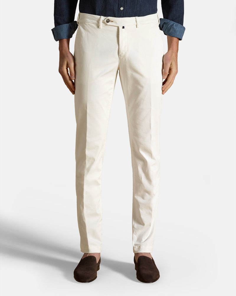 Pantalone chino in gabardina di cotone medio bianco burro slim fit