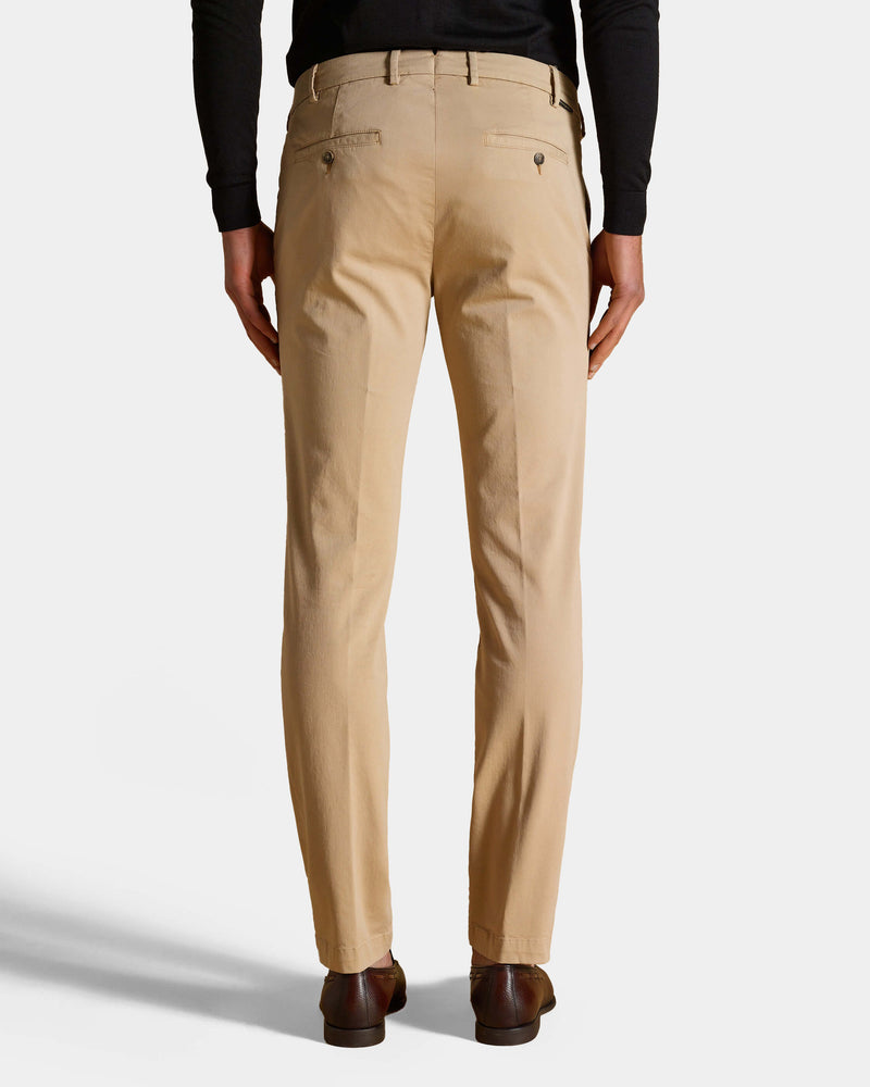 Pantalone chino in gabardina di cotone medio beige cammello slim fit