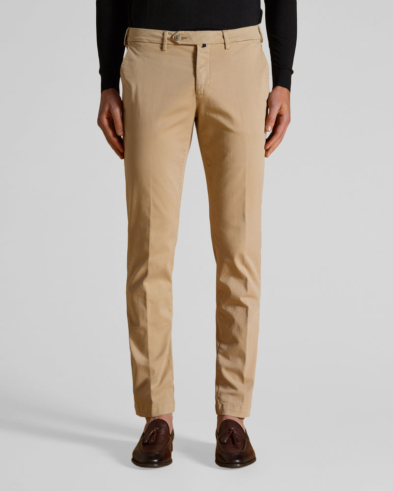 Pantalone chino in gabardina di cotone medio beige cammello slim fit