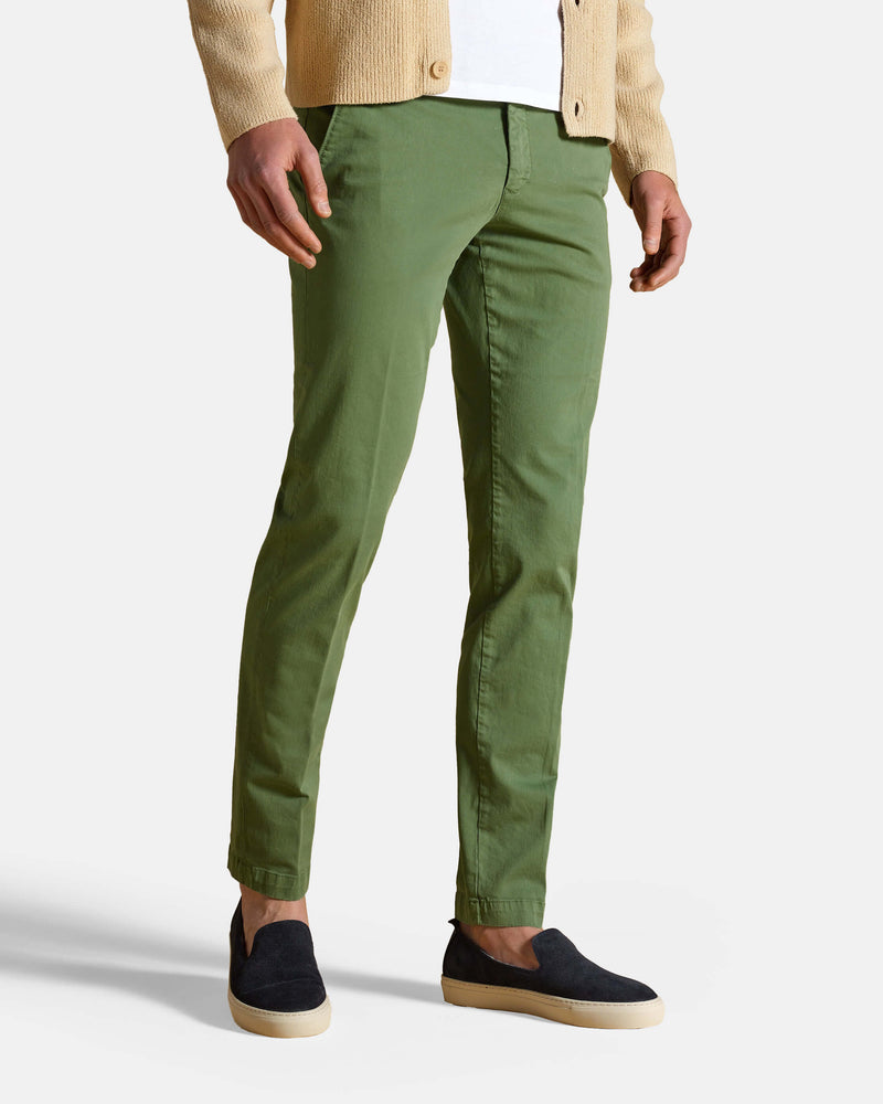 Pantalone chino in gabardina di cotone medio verde slim fit