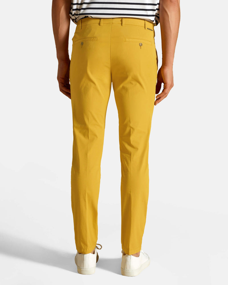 Pantalone chino in popeline di cotone leggero giallo ocra slim fit