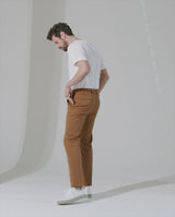 Pantalone chino in gabardina di cotone medio marrone terra di Siena slim fit