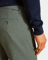 Pantalone chino con pince e risvolto in misto cotone medio verde bosco regular fit