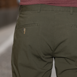 Pantalone chino con doppia pince in popeline di cotone leggero verde oliva slim fit